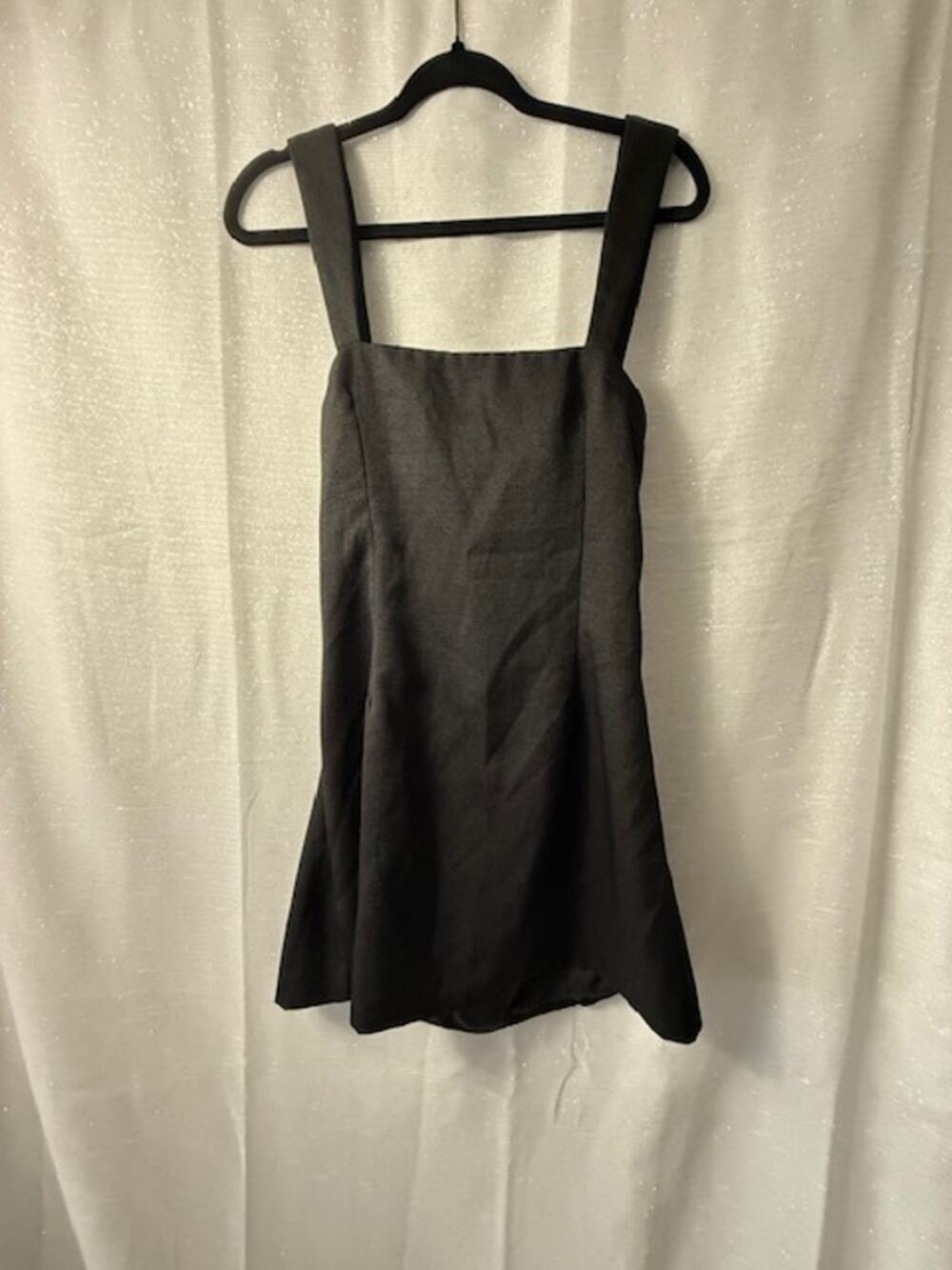 PRETTY LITTLE THING BLACK DRESS WITH BACK CUT OUT AND BOW SIZE 8
